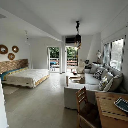 Апартаменты Lovely By The Sea